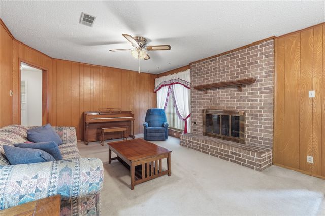 809 Donna Drive, Hurst, TX 76053
