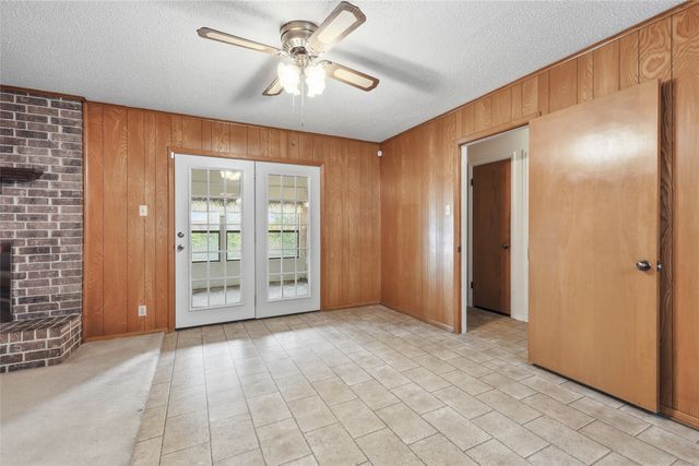 809 Donna Drive, Hurst, TX 76053