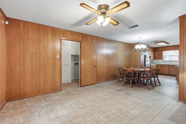 809 Donna Drive, Hurst, TX 76053