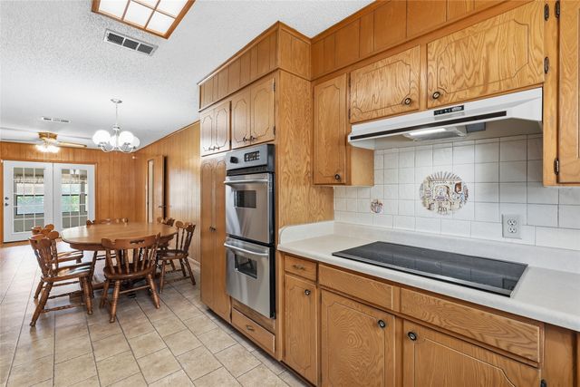 809 Donna Drive, Hurst, TX 76053