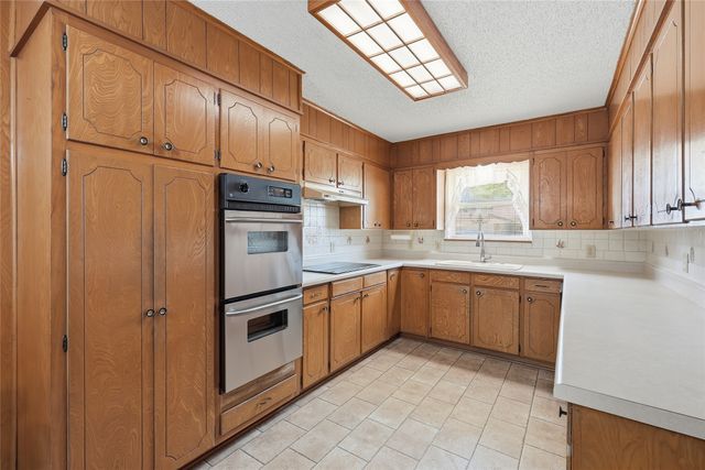 809 Donna Drive, Hurst, TX 76053