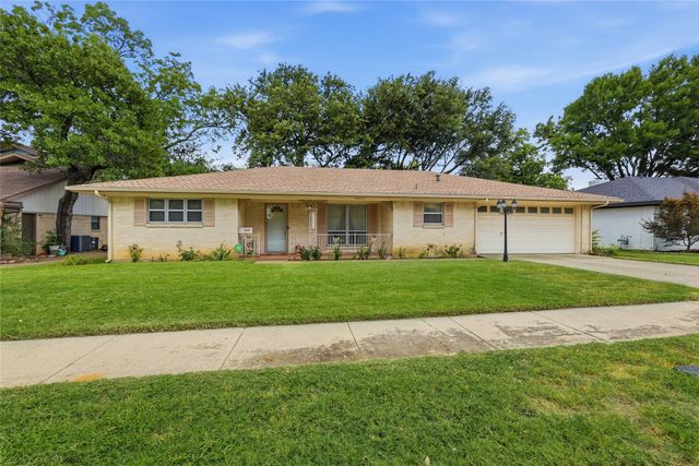809 Donna Drive, Hurst, TX 76053