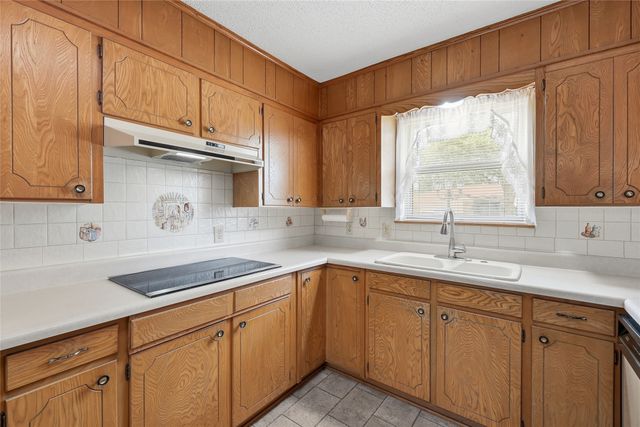 809 Donna Drive, Hurst, TX 76053