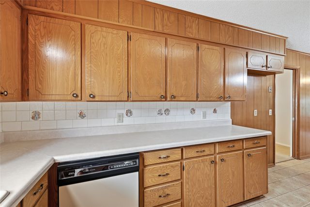 809 Donna Drive, Hurst, TX 76053
