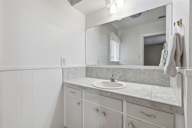 809 Donna Drive, Hurst, TX 76053