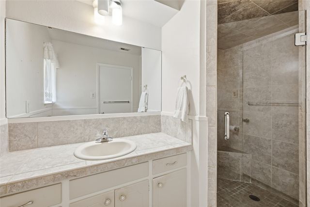 809 Donna Drive, Hurst, TX 76053