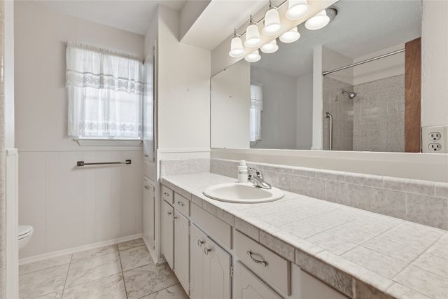 809 Donna Drive, Hurst, TX 76053
