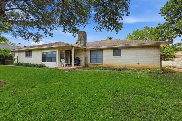 809 Donna Drive, Hurst, TX 76053