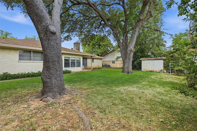 809 Donna Drive, Hurst, TX 76053