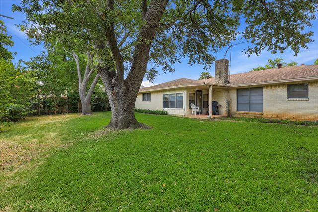 809 Donna Drive, Hurst, TX 76053