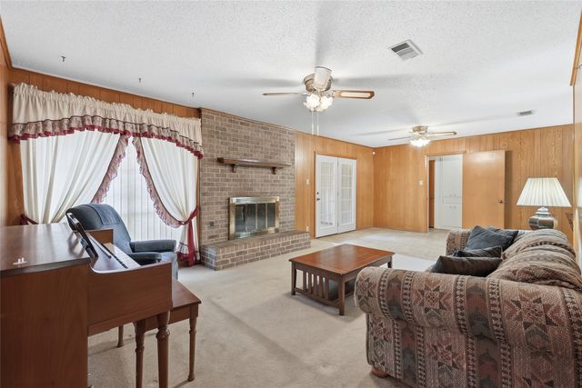 809 Donna Drive, Hurst, TX 76053