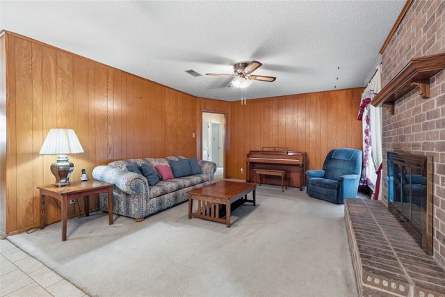 809 Donna Drive, Hurst, TX 76053