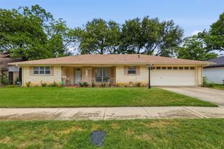 809 Donna Drive, Hurst, TX 76053