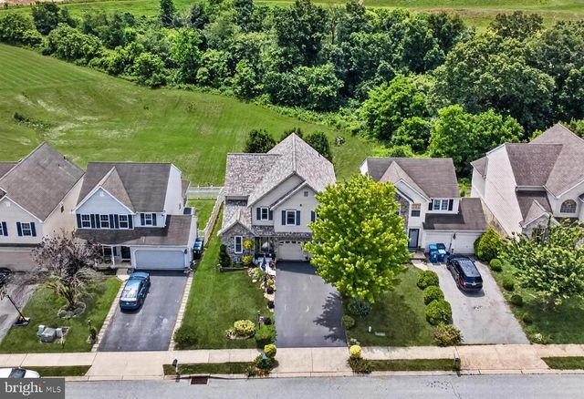 325 THOMAS ARMOR DR, Windsor, PA 17366