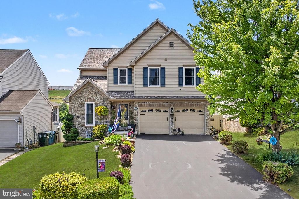 325 THOMAS ARMOR DR, Windsor, PA 17366