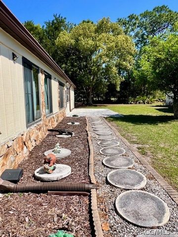 10 Jamaica Street, Homosassa, FL 34446