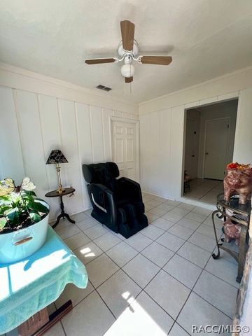 10 Jamaica Street, Homosassa, FL 34446