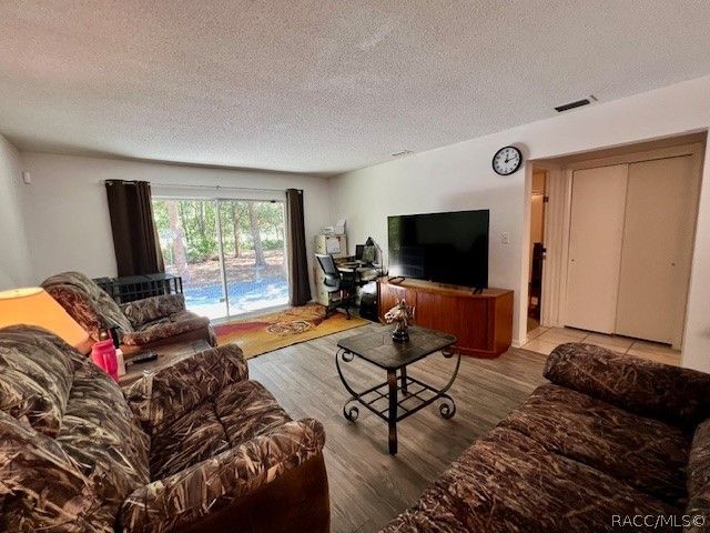 10 Jamaica Street, Homosassa, FL 34446