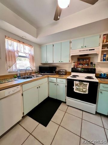 10 Jamaica Street, Homosassa, FL 34446