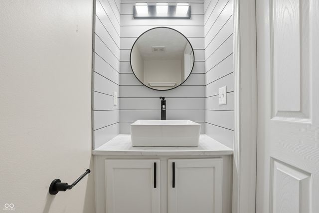 6686 Crestwell Lane, Indianapolis, IN 46268