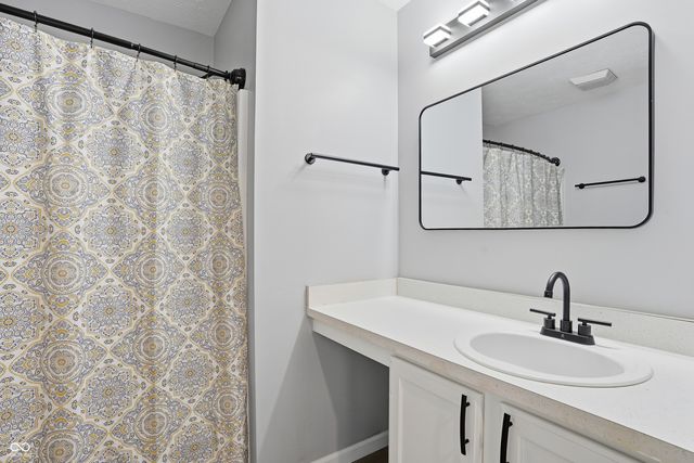 6686 Crestwell Lane, Indianapolis, IN 46268