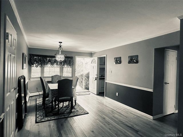 3922 Wilshire Lane H, Oakdale, NY 11796