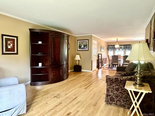3922 Wilshire Lane H, Oakdale, NY 11796