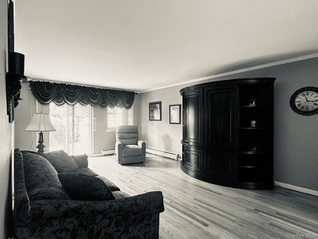 3922 Wilshire Lane H, Oakdale, NY 11796