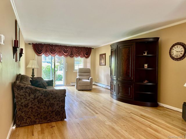 3922 Wilshire Lane H, Oakdale, NY 11796