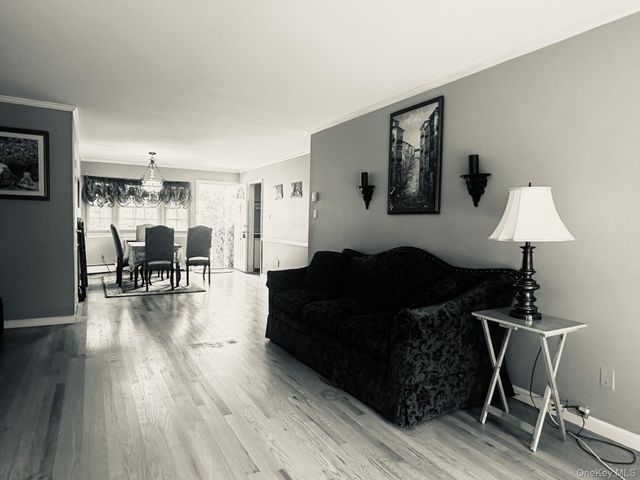3922 Wilshire Lane H, Oakdale, NY 11796