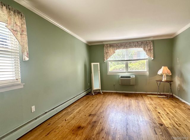 3922 Wilshire Lane H, Oakdale, NY 11796