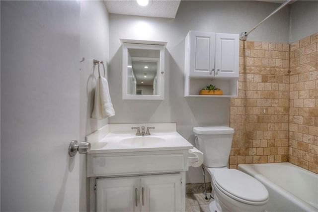 7745 W 154th Terrace, Overland Park, KS 66223