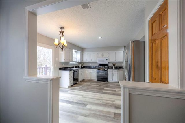 7745 W 154th Terrace, Overland Park, KS 66223