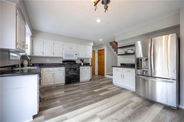 7745 W 154th Terrace, Overland Park, KS 66223