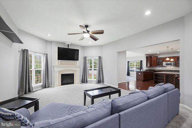 205 HUNTINGDON DR, Williamstown, NJ 08094