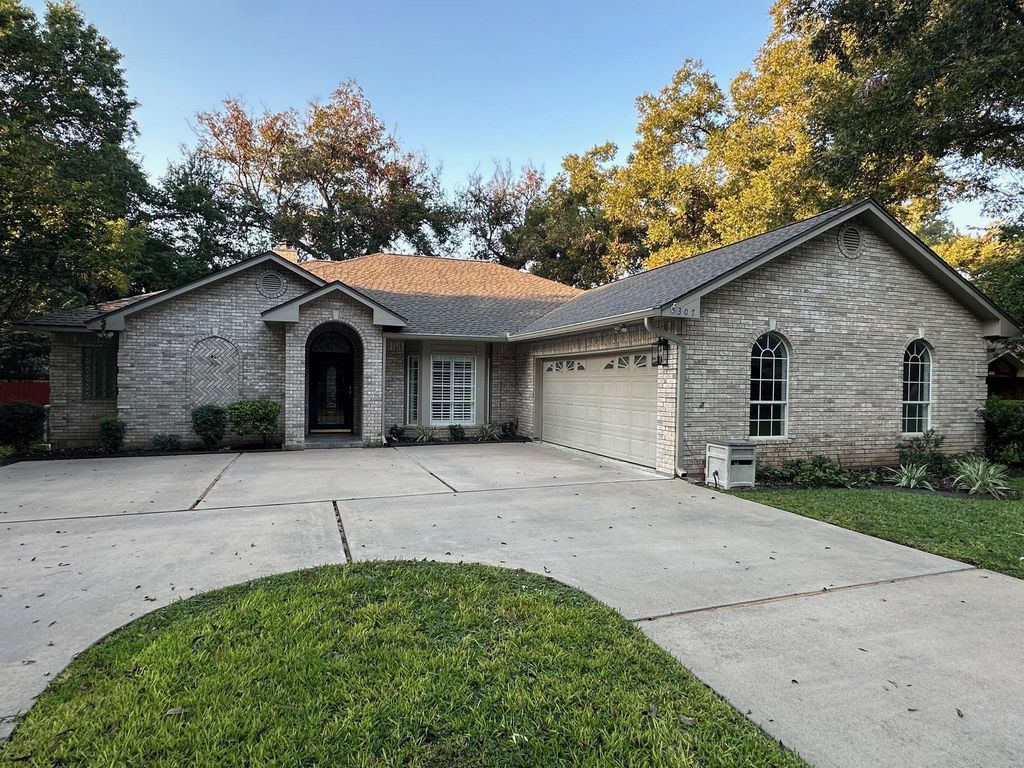 307 Stewart ST, Meadowlakes, TX 78654