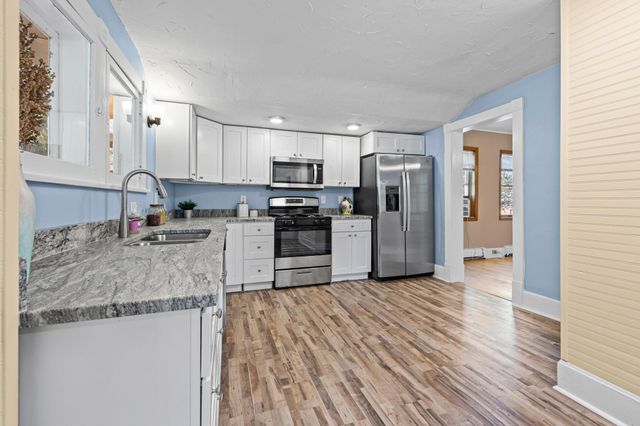 404 5th Street N, Bayport, MN 55003