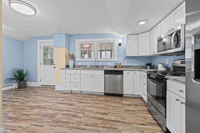 404 5th Street N, Bayport, MN 55003