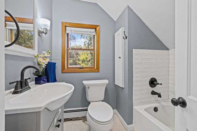 404 5th Street N, Bayport, MN 55003