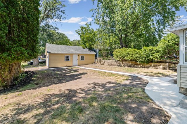 404 5th Street N, Bayport, MN 55003