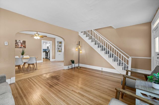 404 5th Street N, Bayport, MN 55003