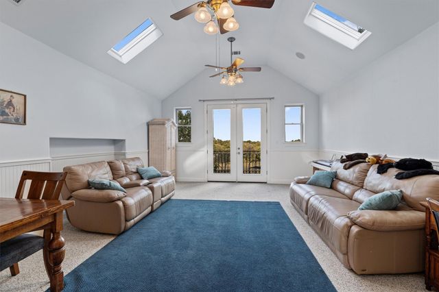 1092 FM 3000, Elgin, TX 78621