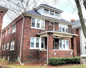 864 NOTTINGHAM 1S Road, Grosse Pointe Park, MI 48230