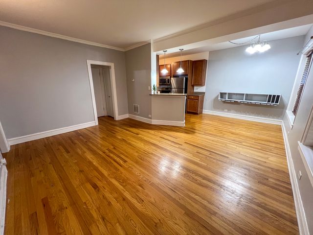 219 N Oak Park Avenue 1W, Oak Park, IL 60302