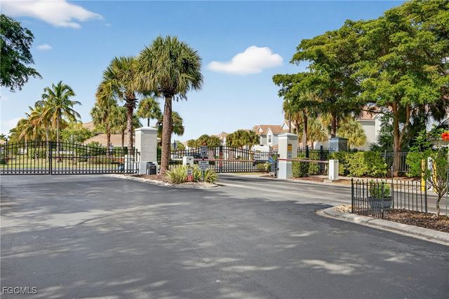 8300 Village Edge CIR 1, Fort Myers, FL 33919