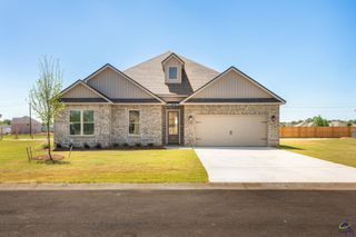 210 Farmland Circle, Perry, GA 31069