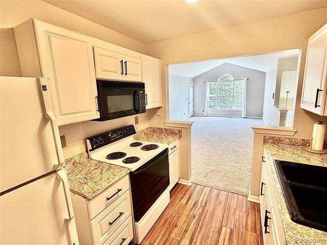 56501 Chesapeake Trail, Utica, MI 48316