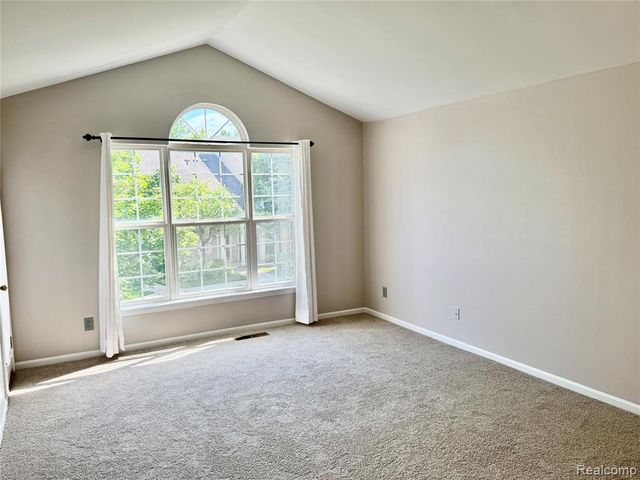 56501 Chesapeake Trail, Utica, MI 48316