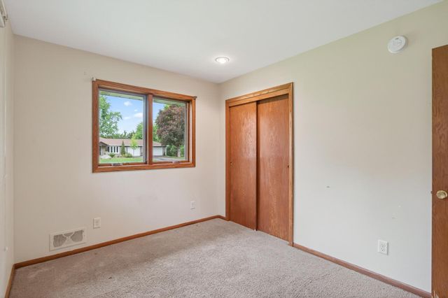 17625 13th Avenue N, Plymouth, MN 55447
