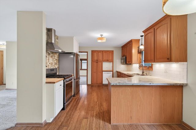 17625 13th Avenue N, Plymouth, MN 55447